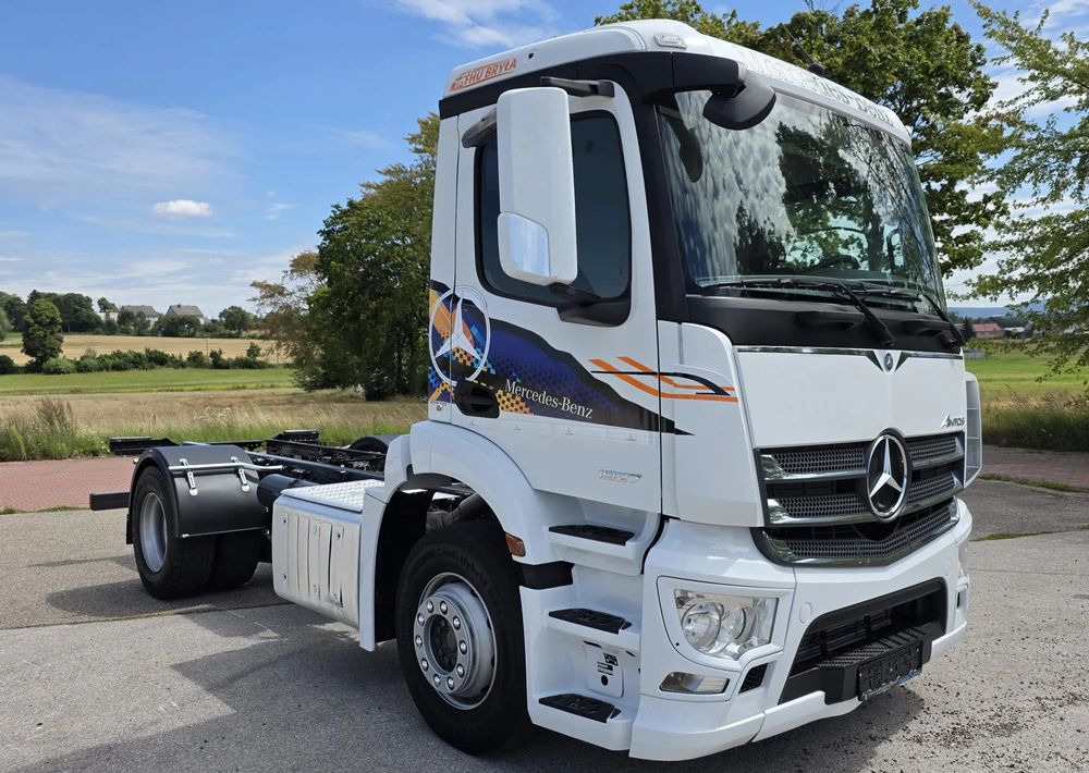 Mercedes-Benz ANTOS 1827 / ATEGO / ACTROS / E6 / ROZSTAW OSI 3.75M / WYWROT / BECZKA / UTRZYMANIE DRÓG / HAKOWIEC / SPROWADZONY / PIERWSZY WŁAŚCICIEL / STAN BDB - Грузовик-шасси: фото 2 Mercedes-Benz ANTOS 1827 / ATEGO / ACTROS / E6 / ROZSTAW OSI 3.75M / WYWROT / BECZKA / UTRZYMANIE DRÓG / HAKOWIEC / SPROWADZONY / PIERWSZY WŁAŚCICIEL / STAN BDB - Грузовик-шасси: фото 2