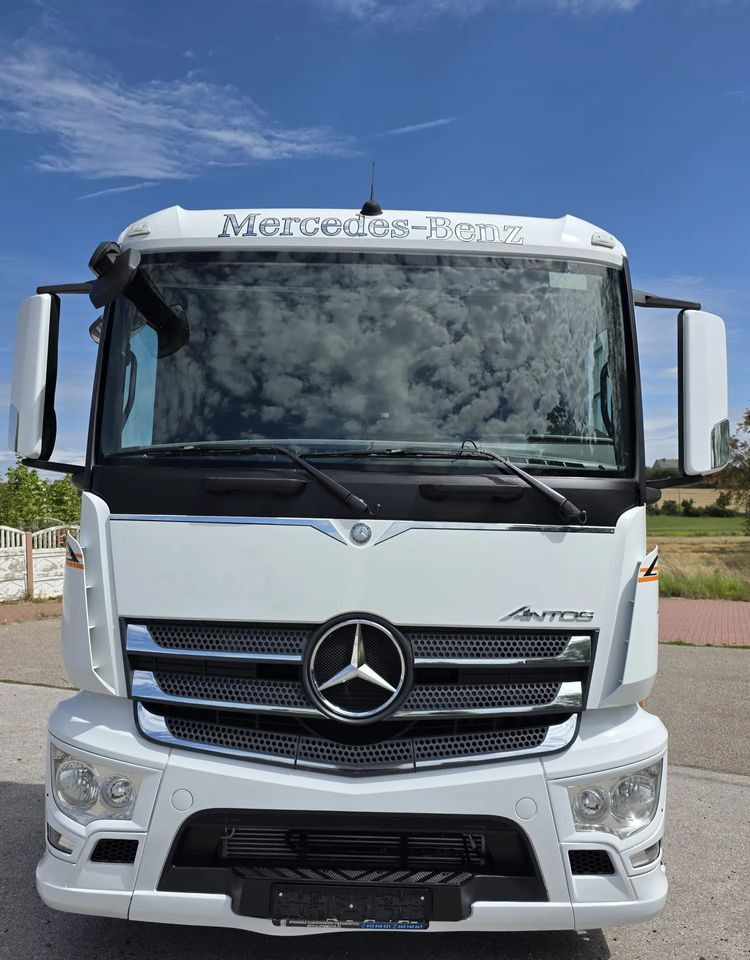 Mercedes-Benz ANTOS 1827 / ATEGO / ACTROS / E6 / ROZSTAW OSI 3.75M / WYWROT / BECZKA / UTRZYMANIE DRÓG / HAKOWIEC / SPROWADZONY / PIERWSZY WŁAŚCICIEL / STAN BDB - Грузовик-шасси: фото 3 Mercedes-Benz ANTOS 1827 / ATEGO / ACTROS / E6 / ROZSTAW OSI 3.75M / WYWROT / BECZKA / UTRZYMANIE DRÓG / HAKOWIEC / SPROWADZONY / PIERWSZY WŁAŚCICIEL / STAN BDB - Грузовик-шасси: фото 3