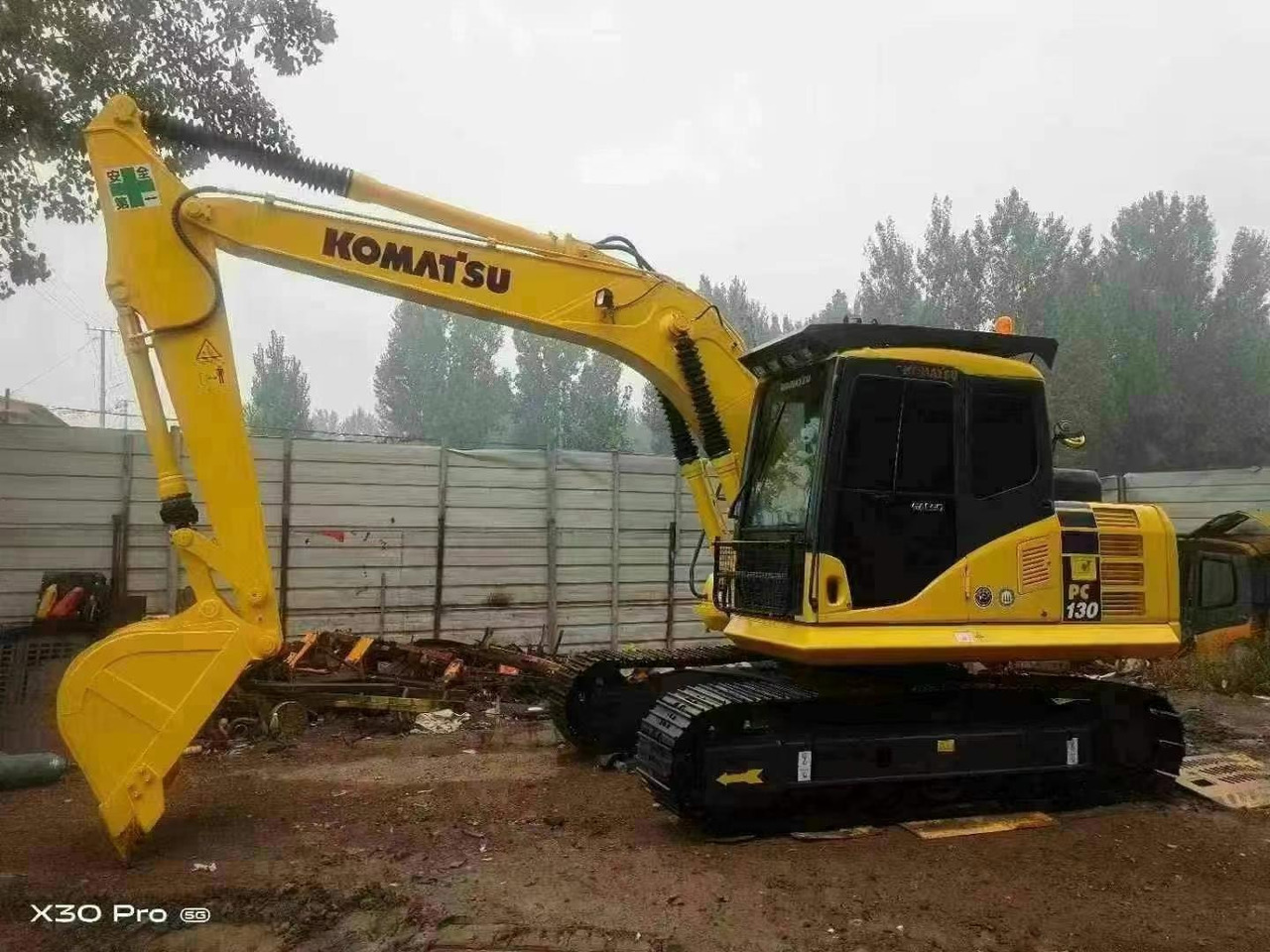 Komatsu PC 130-7 PC130 PC130-7 - Гусеничный экскаватор: фото 1 Komatsu PC 130-7 PC130 PC130-7 - Гусеничный экскаватор: фото 1