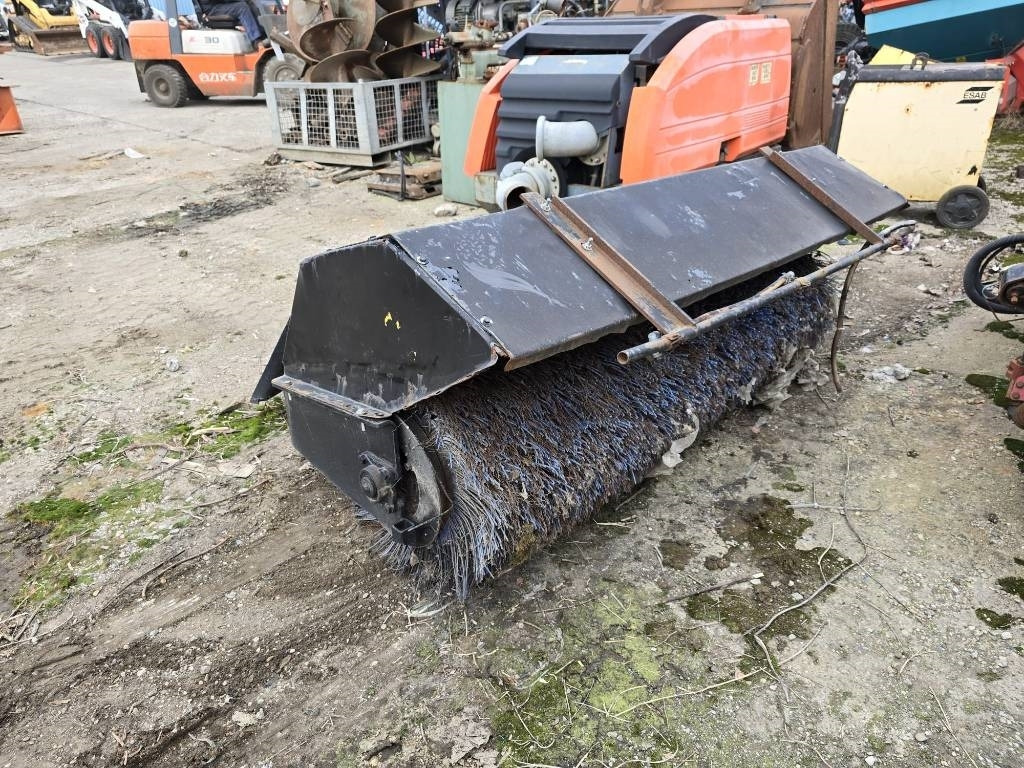 Bobcat Bobcat - Щетка для Строительной техники: фото 1 Bobcat Bobcat - Щетка для Строительной техники: фото 1