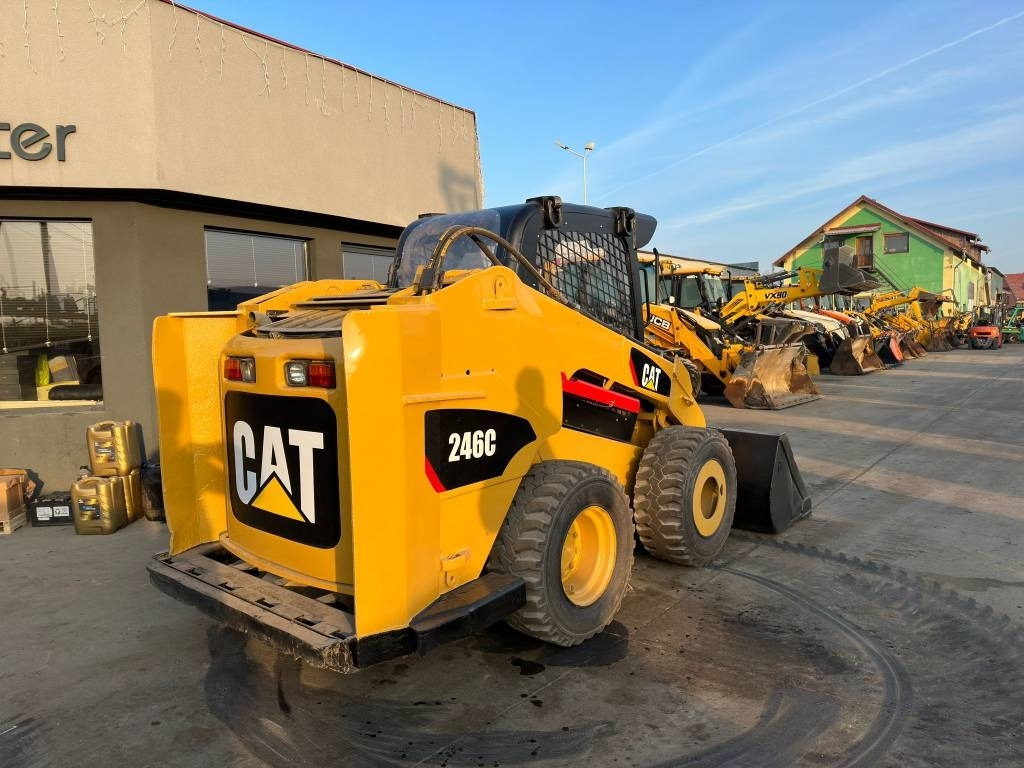 CAT 246 C - Мини-погрузчик с бортовым поворотом: фото 5 CAT 246 C - Мини-погрузчик с бортовым поворотом: фото 5