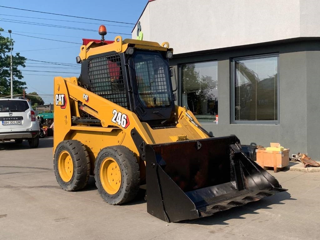 CAT 246 - Мини-погрузчик с бортовым поворотом: фото 4 CAT 246 - Мини-погрузчик с бортовым поворотом: фото 4