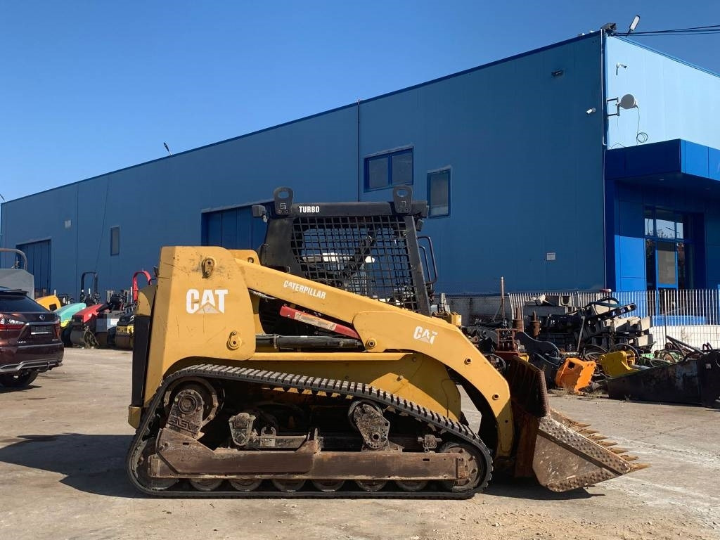 CAT 277 - Мини-погрузчик с бортовым поворотом: фото 3 CAT 277 - Мини-погрузчик с бортовым поворотом: фото 3