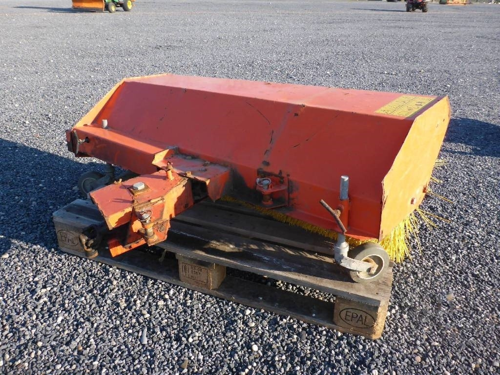 Kova LH1200HT BROOM ATTACHMENT - Щетка для Сельскохозяйственной техники: фото 2 Kova LH1200HT BROOM ATTACHMENT - Щетка для Сельскохозяйственной техники: фото 2