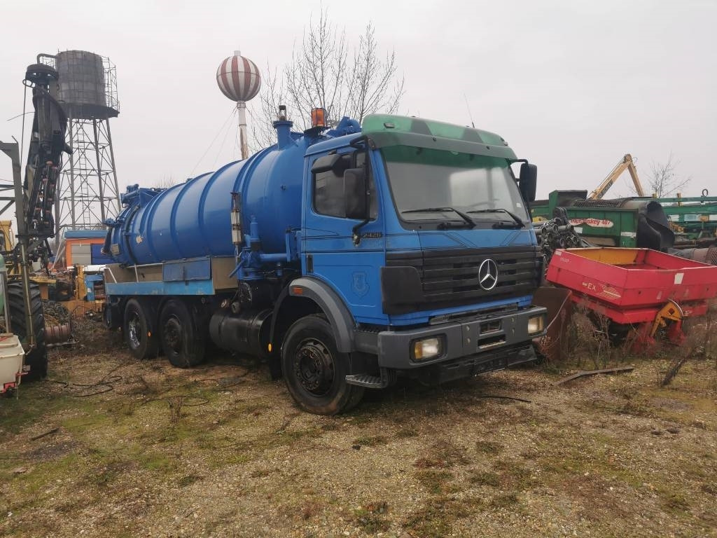 Mercedes-Benz 2426 - Ассенизатор: фото 1 Mercedes-Benz 2426 - Ассенизатор: фото 1