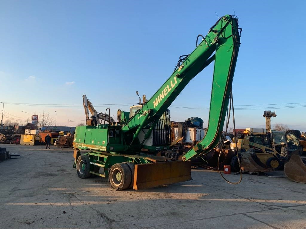 Minelli CM210 - Колёсный экскаватор: фото 4 Minelli CM210 - Колёсный экскаватор: фото 4