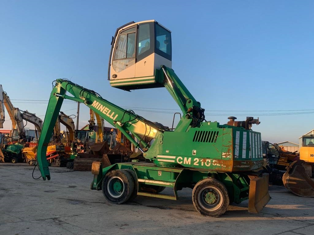 Minelli CM210 - Колёсный экскаватор: фото 3 Minelli CM210 - Колёсный экскаватор: фото 3