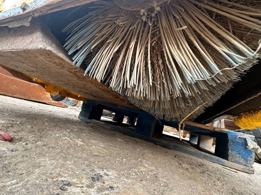 Multisweep 400C - Щетка для Строительной техники: фото 3 Multisweep 400C - Щетка для Строительной техники: фото 3