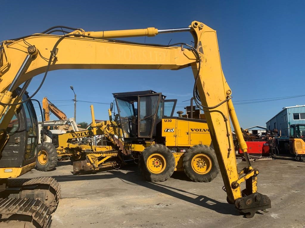 New Holland E 135 SR - Гусеничный экскаватор: фото 4 New Holland E 135 SR - Гусеничный экскаватор: фото 4