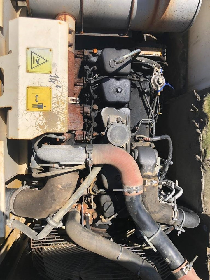 New Holland E 215 B FOR PARTS - Гусеничный экскаватор: фото 5 New Holland E 215 B FOR PARTS - Гусеничный экскаватор: фото 5