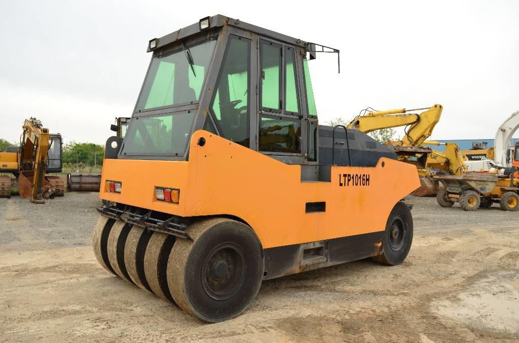 Sinoway LTP1016H - Пневмоколесный каток: фото 3 Sinoway LTP1016H - Пневмоколесный каток: фото 3