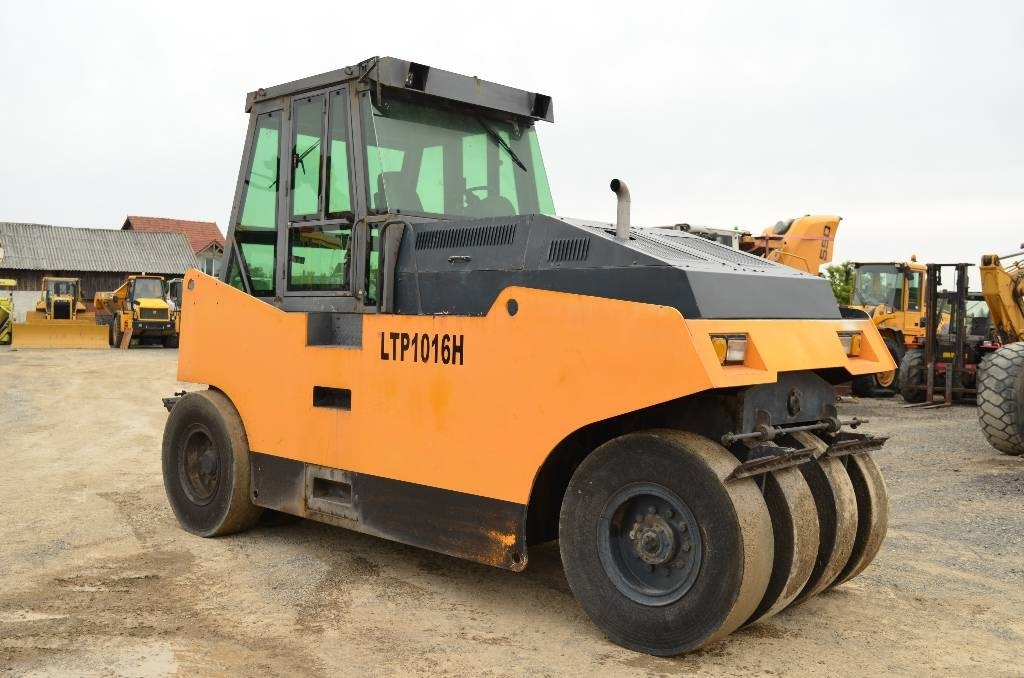 Sinoway LTP1016H - Пневмоколесный каток: фото 4 Sinoway LTP1016H - Пневмоколесный каток: фото 4