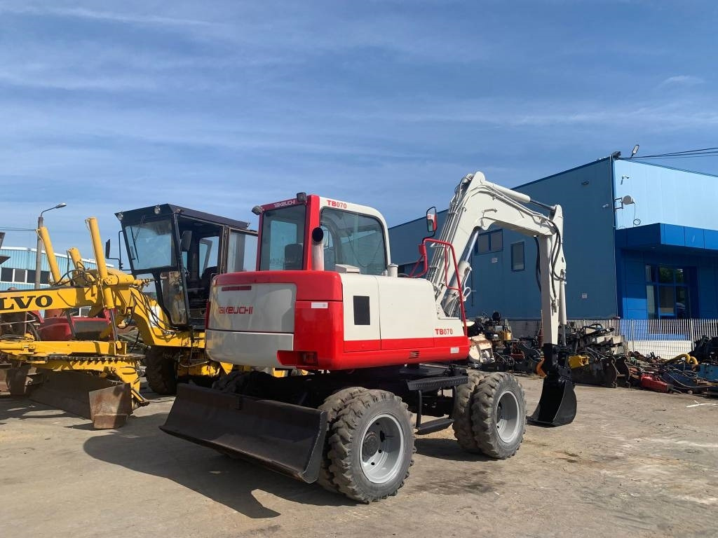 Takeuchi TB070W - Колёсный экскаватор: фото 4 Takeuchi TB070W - Колёсный экскаватор: фото 4