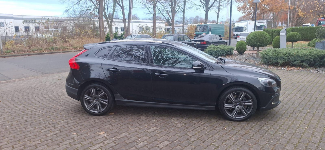 Volvo V40 Cross Country You! - Внедорожник: фото 3 Volvo V40 Cross Country You! - Внедорожник: фото 3