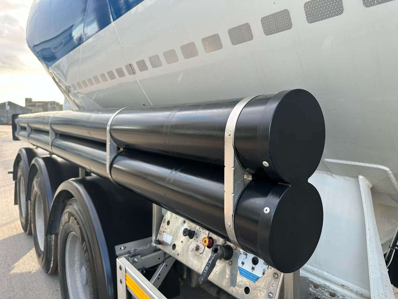 Полуприцеп цистерна для сыпучих грузов 2013 Feldbinder Powder Tanker: фото 16