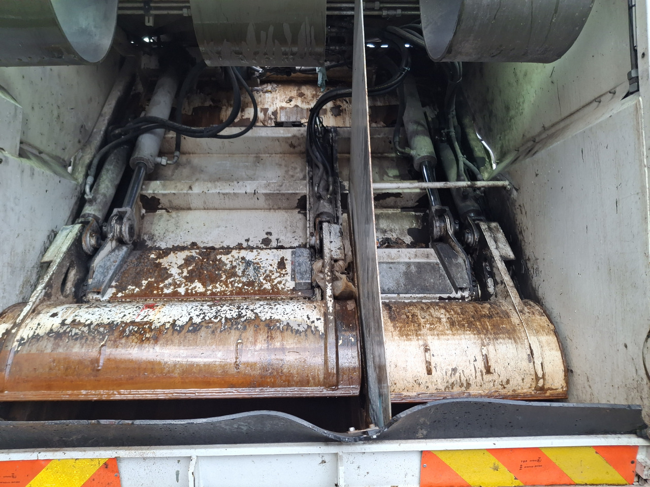 Мусоровоз IVECO Euro 6 Śmieciarka Zweikammer-Müllwagen FAUN SL5 TR2L: фото 7 Мусоровоз IVECO Euro 6 Śmieciarka Zweikammer-Müllwagen FAUN SL5 TR2L: фото 7