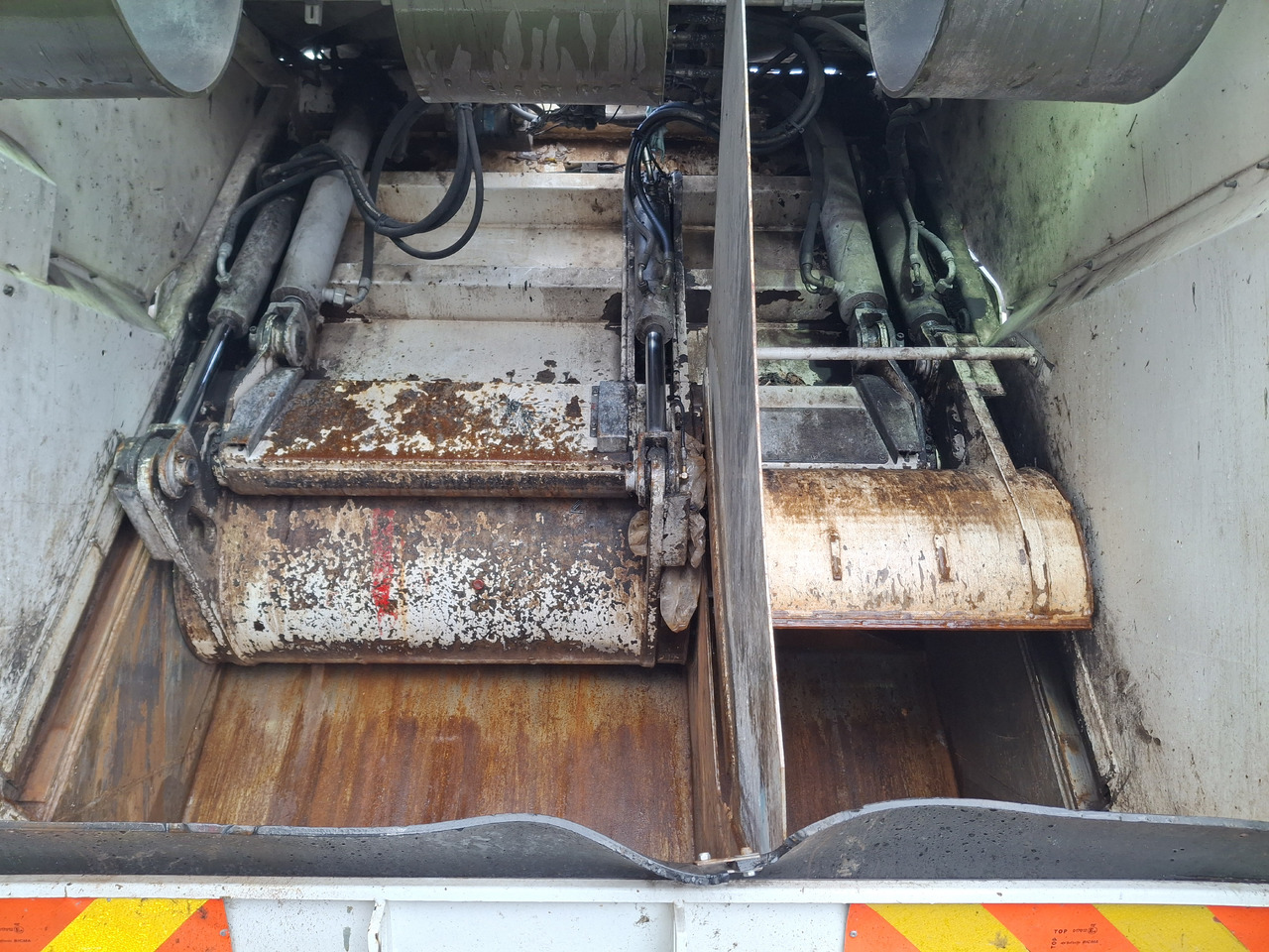 Мусоровоз IVECO Euro 6 Śmieciarka Zweikammer-Müllwagen FAUN SL5 TR2L: фото 8 Мусоровоз IVECO Euro 6 Śmieciarka Zweikammer-Müllwagen FAUN SL5 TR2L: фото 8