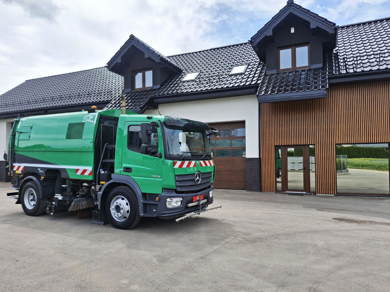 MERCEDES-BENZ Atego 1523 Zamiatarka Kehrmaschine Schmidt SK600 Karcher 2 Motoren Euro 6 PM10 Rura Do Liści - Подметально-уборочная машина: фото 1 MERCEDES-BENZ Atego 1523 Zamiatarka Kehrmaschine Schmidt SK600 Karcher 2 Motoren Euro 6 PM10 Rura Do Liści - Подметально-уборочная машина: фото 1