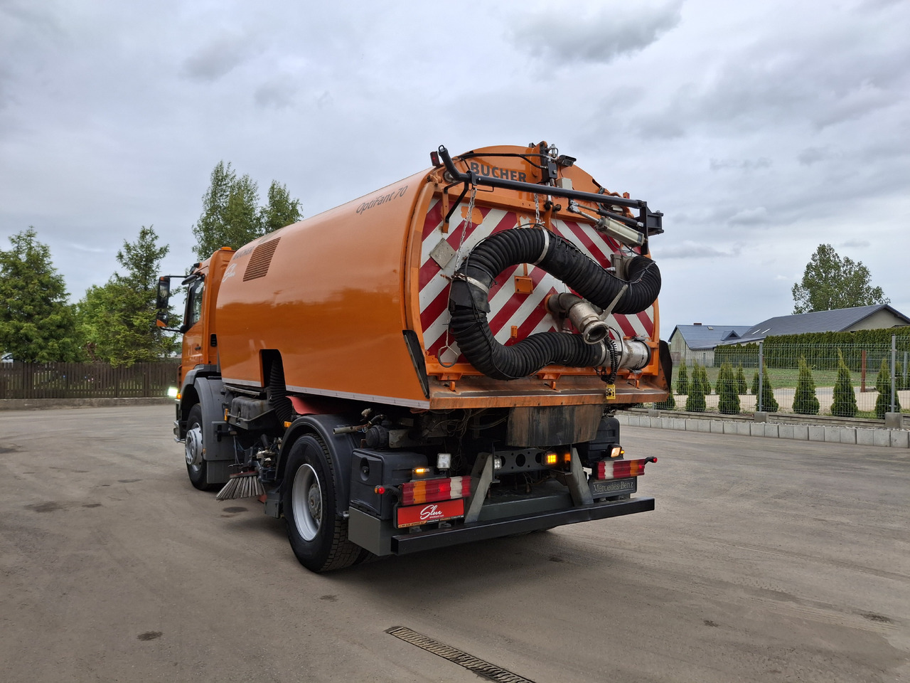 MERCEDES-BENZ Axor 1823 Zamiatarka Kehrmaschine BUCHER 2 Motoren Szczotki L/R Sweeper - Подметально-уборочная машина: фото 3 MERCEDES-BENZ Axor 1823 Zamiatarka Kehrmaschine BUCHER 2 Motoren Szczotki L/R Sweeper - Подметально-уборочная машина: фото 3