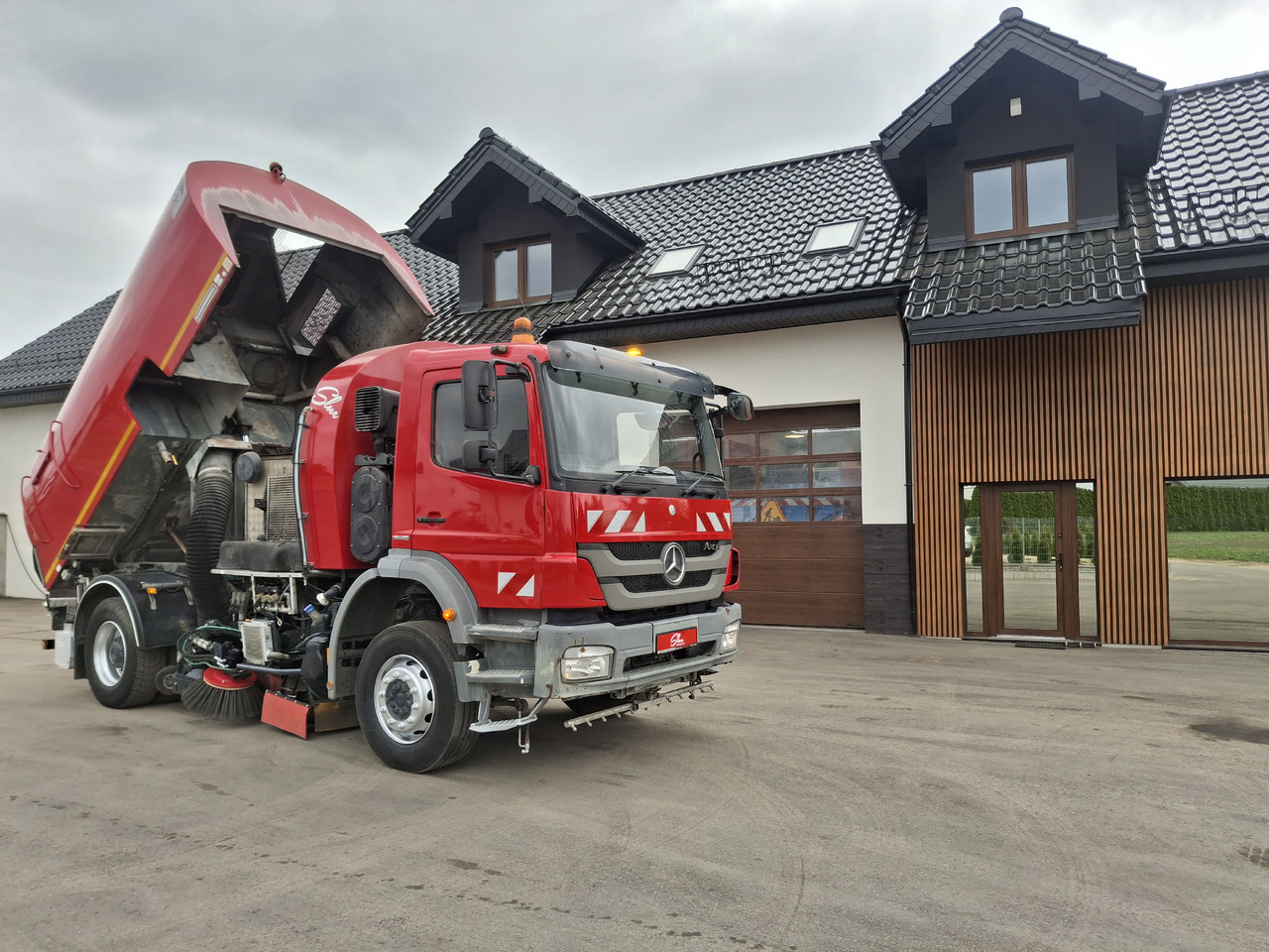 MERCEDES-BENZ Axor 1829 Zamiatarka Kehrmaschine BUCHER 2 Motoren Karcher PM10 Odchwaszczarka Sweeper - Подметально-уборочная машина: фото 5 MERCEDES-BENZ Axor 1829 Zamiatarka Kehrmaschine BUCHER 2 Motoren Karcher PM10 Odchwaszczarka Sweeper - Подметально-уборочная машина: фото 5