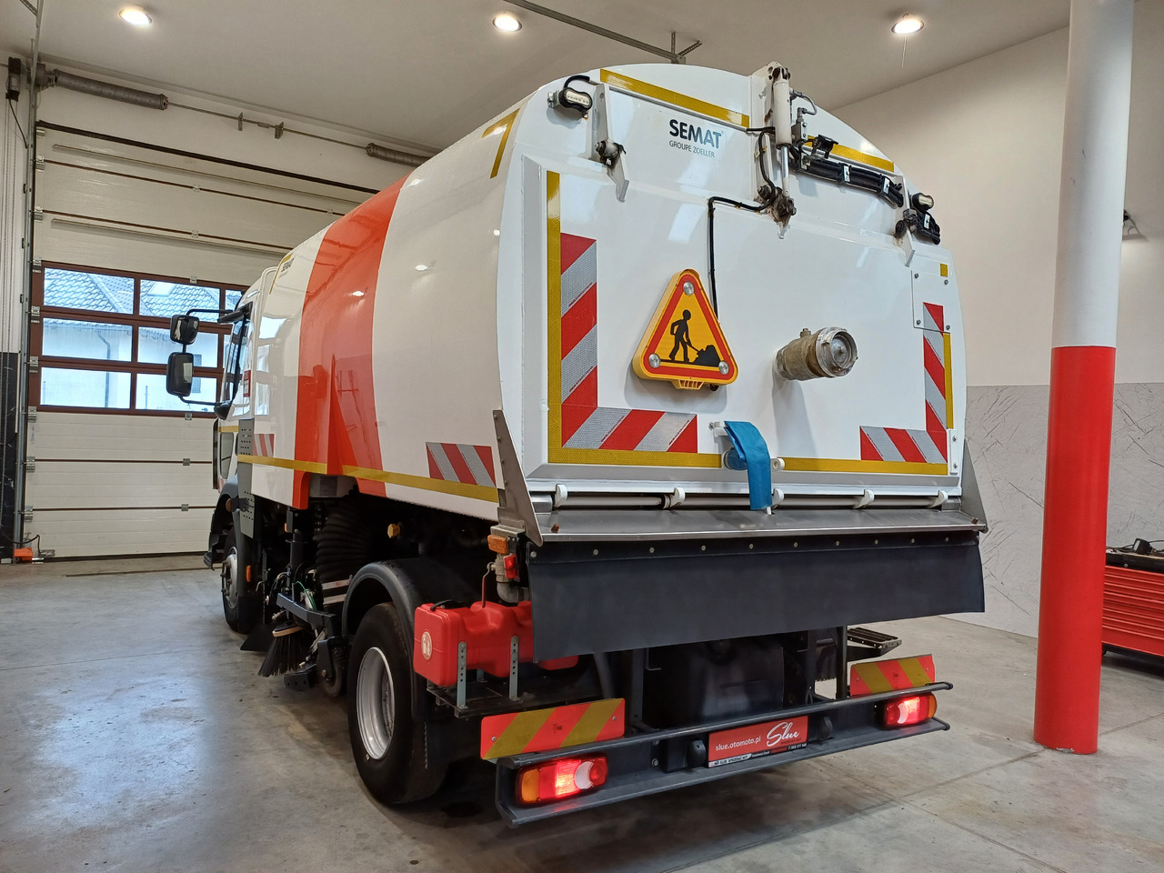 RENAULT D12 Zamiatarka Kehrmaschine 2 Motoren SEMAT Zoeller Szczotki L/R Euro 6 PM10 2017r - Подметально-уборочная машина: фото 3 RENAULT D12 Zamiatarka Kehrmaschine 2 Motoren SEMAT Zoeller Szczotki L/R Euro 6 PM10 2017r - Подметально-уборочная машина: фото 3