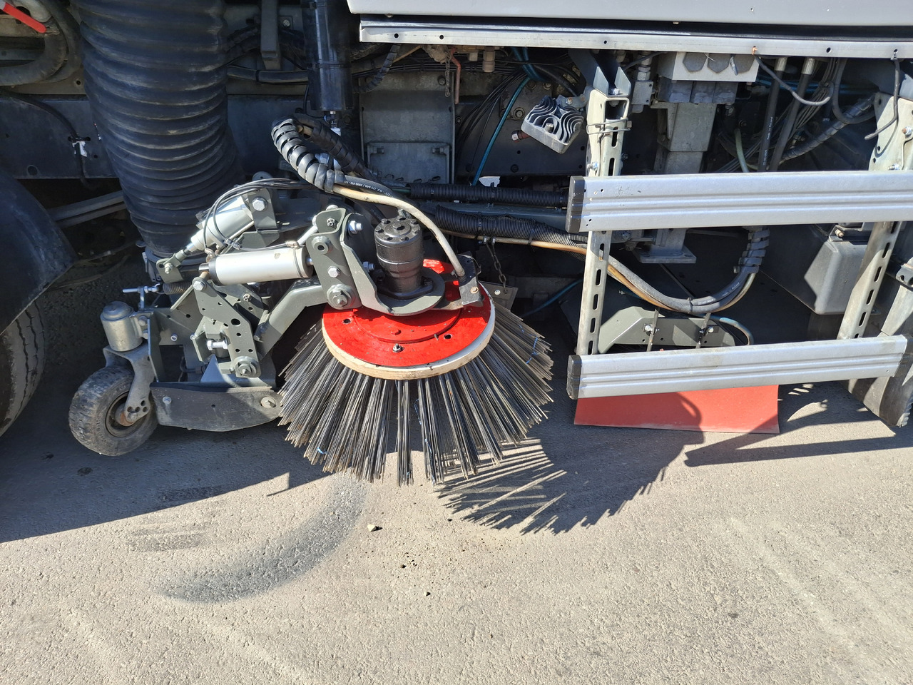 RENAULT Middlum 270 DXI Zamiatarka Kehrmaschine BUCHER Karcher L/R 2 Silniki 2 Motoren - Подметально-уборочная машина: фото 5 RENAULT Middlum 270 DXI Zamiatarka Kehrmaschine BUCHER Karcher L/R 2 Silniki 2 Motoren - Подметально-уборочная машина: фото 5