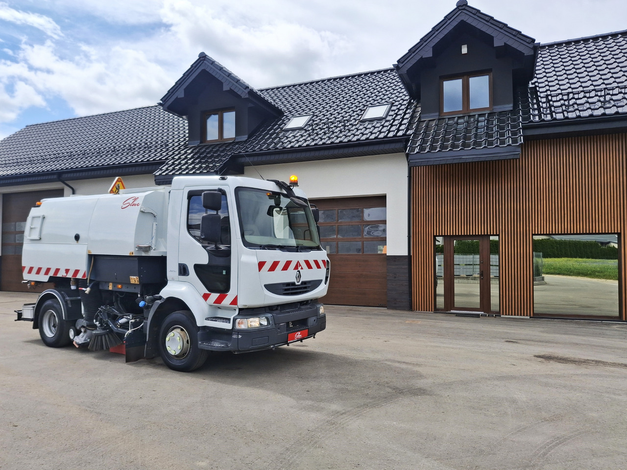 RENAULT Midlum 220 Zamiatarka Kehrmaschine Johnston L/R 2 Motoren 2 Silniki - Подметально-уборочная машина: фото 1 RENAULT Midlum 220 Zamiatarka Kehrmaschine Johnston L/R 2 Motoren 2 Silniki - Подметально-уборочная машина: фото 1