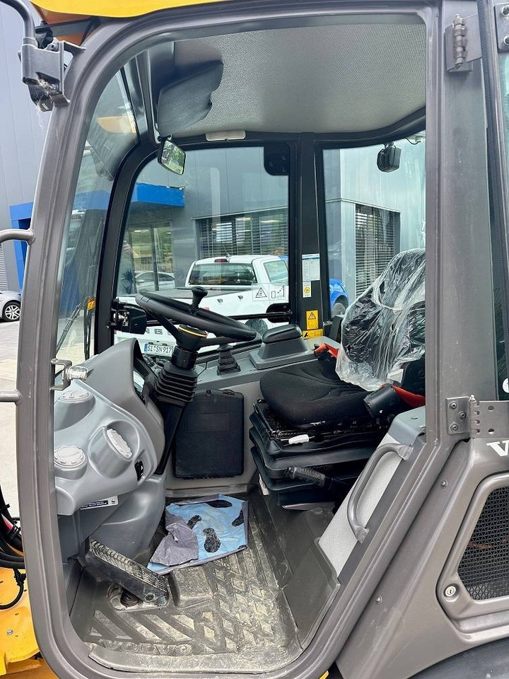 Колёсный погрузчик Volvo L 25 Electric: фото 6