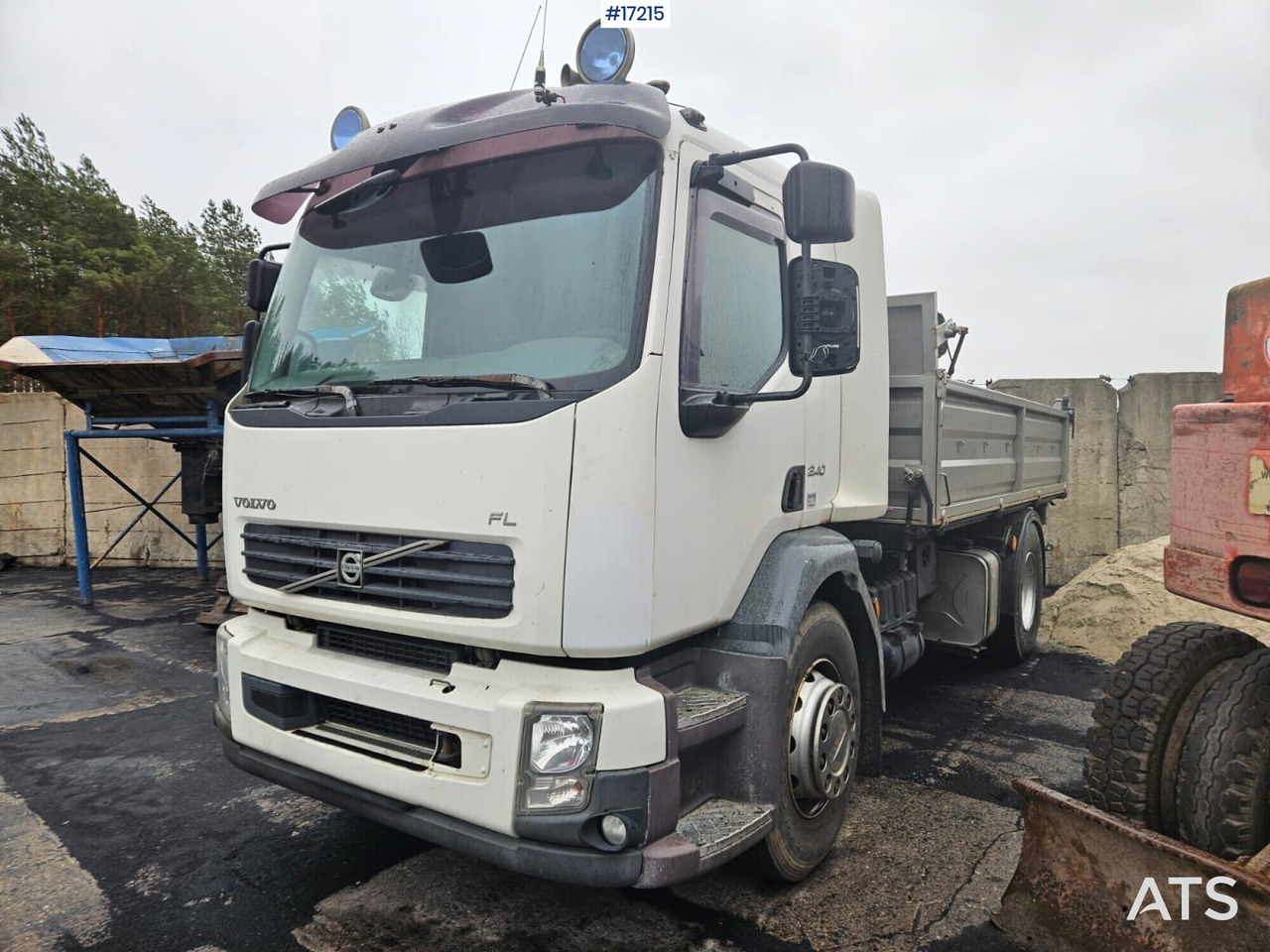VOLVO FL4XR3 Three-way tipping (2006) - Самосвал: фото 3 VOLVO FL4XR3 Three-way tipping (2006) - Самосвал: фото 3