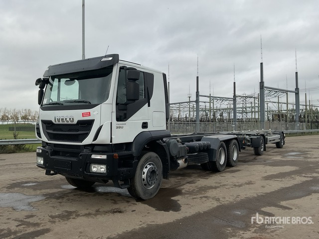 Iveco Trakker 380 T/A Sleeper Truck Tractor - Грузовик-контейнеровоз/ Сменный кузов: фото 2 Iveco Trakker 380 T/A Sleeper Truck Tractor - Грузовик-контейнеровоз/ Сменный кузов: фото 2