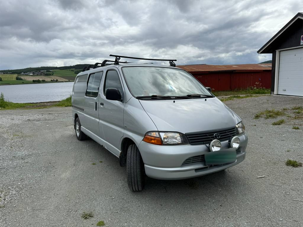 Toyota Hiace 4x4 - Цельнометаллический фургон: фото 5 Toyota Hiace 4x4 - Цельнометаллический фургон: фото 5