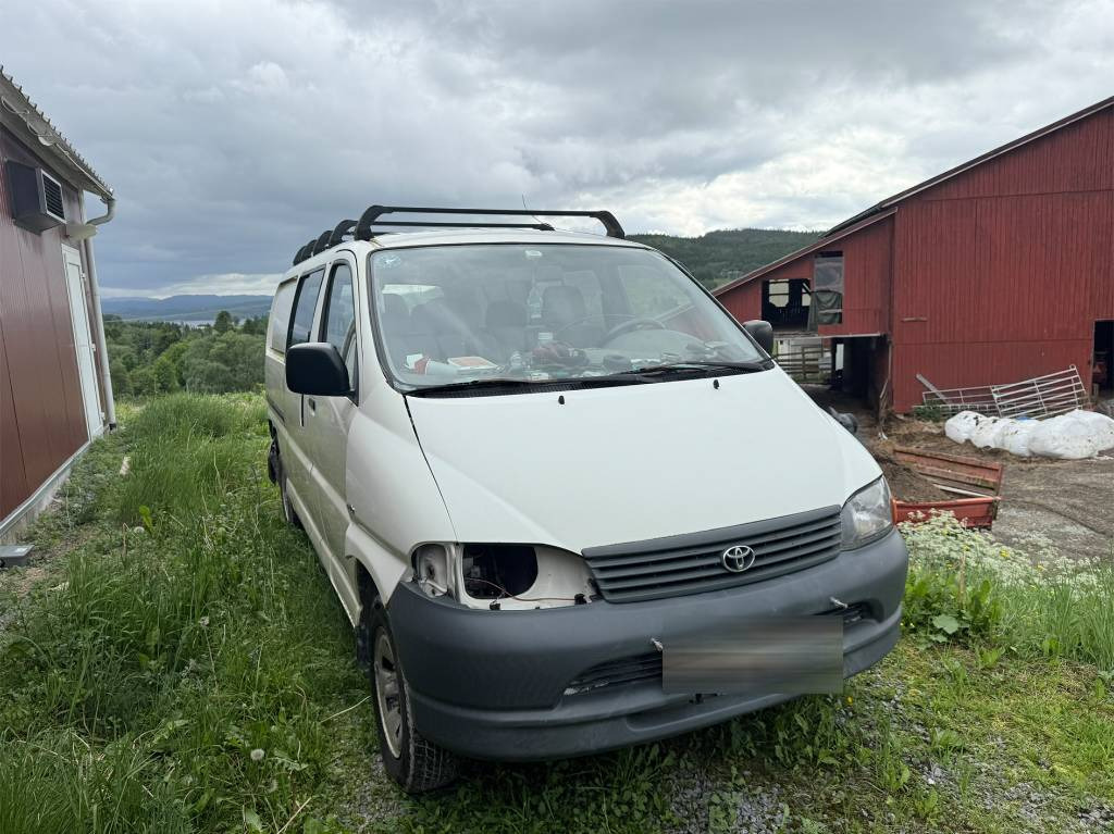 Toyota Hiace 4x4 - Цельнометаллический фургон: фото 2 Toyota Hiace 4x4 - Цельнометаллический фургон: фото 2