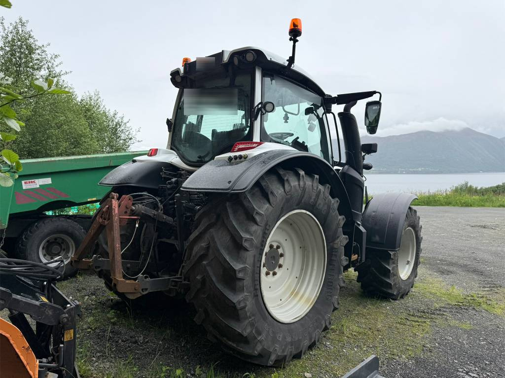 Valtra N 174 med frontlaster - Трактор: фото 3 Valtra N 174 med frontlaster - Трактор: фото 3