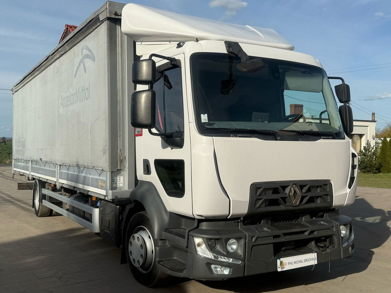 Renault 12 D12 - Тентованный грузовик: фото 1 Renault 12 D12 - Тентованный грузовик: фото 1
