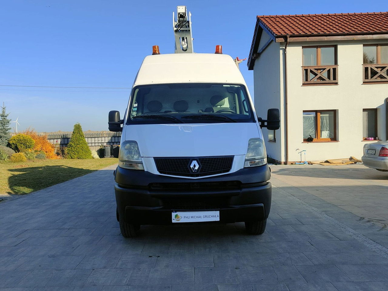 Renault Mascott 3.0 - Грузовик с подъемником: фото 2 Renault Mascott 3.0 - Грузовик с подъемником: фото 2