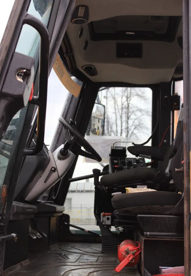 JCB FASTRAC 3200 | MANUAL | 200KM - Трактор: фото 5 JCB FASTRAC 3200 | MANUAL | 200KM - Трактор: фото 5