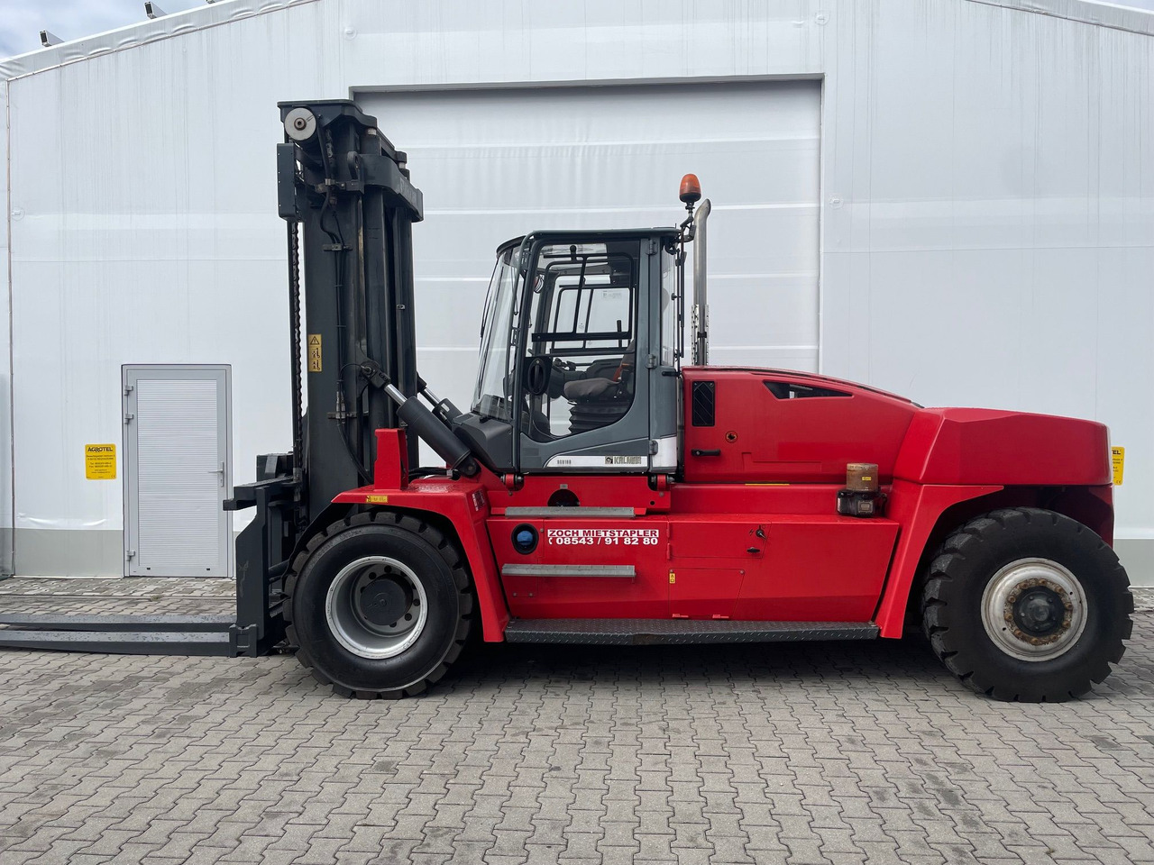 Kalmar DCG160-12 - Контейнерный погрузчик: фото 1 Kalmar DCG160-12 - Контейнерный погрузчик: фото 1