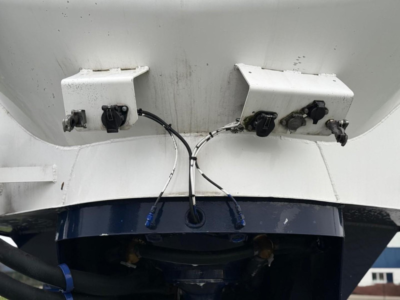 Feldbinder EUT 59.3 59.3 KUUB, 4 VAKKEN, DRIE KEER TIEN TONS ASSEN, STUURAS. - Полуприцеп-цистерна: фото 5 Feldbinder EUT 59.3 59.3 KUUB, 4 VAKKEN, DRIE KEER TIEN TONS ASSEN, STUURAS. - Полуприцеп-цистерна: фото 5