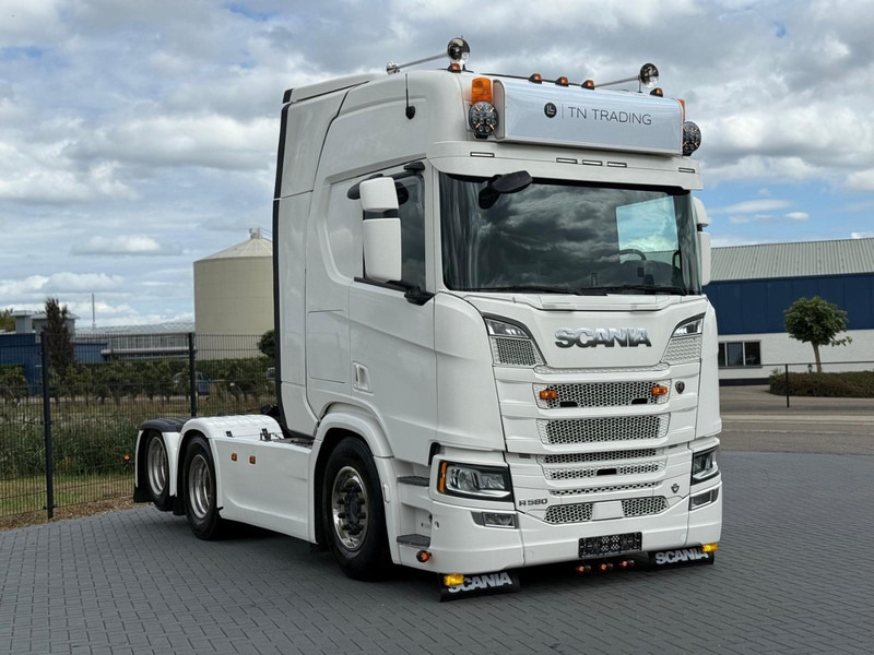 Scania R580 V8 NGS 3.15WB, RETARDER, VOLLUCHT, LEER, LED, KING OF THE ROAD. - Тягач: фото 1 Scania R580 V8 NGS 3.15WB, RETARDER, VOLLUCHT, LEER, LED, KING OF THE ROAD. - Тягач: фото 1