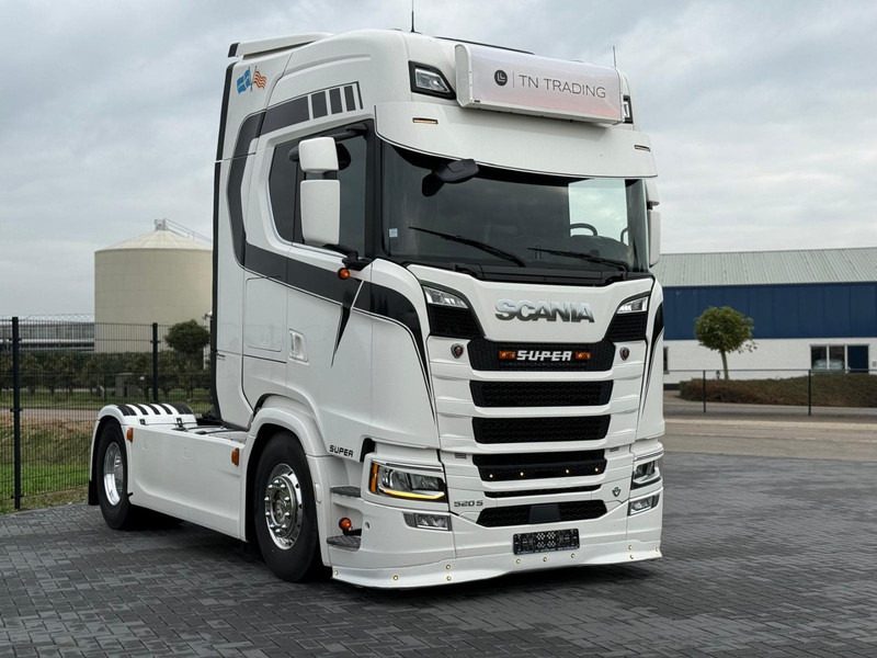 Scania S520 V8 NGS FULL SPOILER, PARK COOLER, FULL AIR, RETARDER, 6 BALLOONS. - Тягач: фото 1 Scania S520 V8 NGS FULL SPOILER, PARK COOLER, FULL AIR, RETARDER, 6 BALLOONS. - Тягач: фото 1
