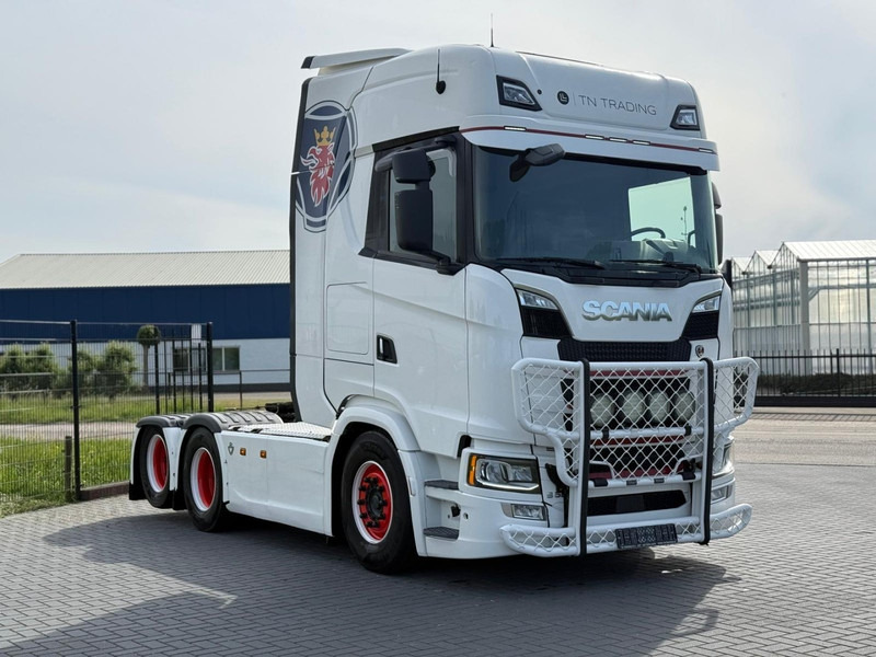 Scania S580 VOLLUCHT, PTO, LEER, RETARDER, TV, 3.15WB, BULLBAR. - Тягач: фото 1 Scania S580 VOLLUCHT, PTO, LEER, RETARDER, TV, 3.15WB, BULLBAR. - Тягач: фото 1