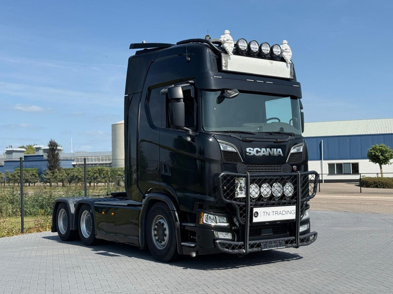 Scania S650 V8 NGS 6X4, 3.15WB, VOLLUCHT, RETARDER, LEER. - Тягач: фото 1 Scania S650 V8 NGS 6X4, 3.15WB, VOLLUCHT, RETARDER, LEER. - Тягач: фото 1