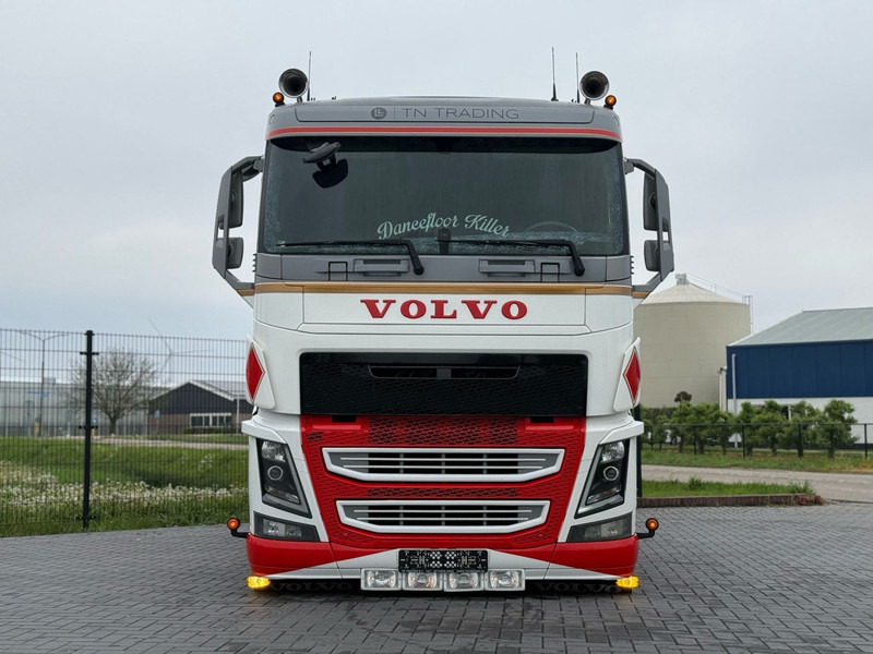 Volvo FH 13.500 SHOWTRUCK, VOLLUCHT, EURO 6, 6X2/4, PTO, SHOW INTERIEUR. - Тягач: фото 2 Volvo FH 13.500 SHOWTRUCK, VOLLUCHT, EURO 6, 6X2/4, PTO, SHOW INTERIEUR. - Тягач: фото 2