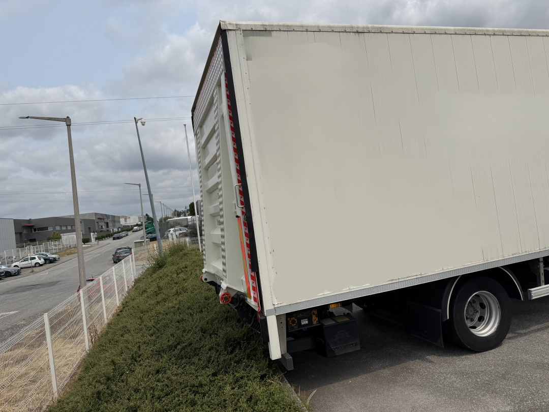 DAF LF 160 45IV - Грузовик с закрытым кузовом: фото 3 DAF LF 160 45IV - Грузовик с закрытым кузовом: фото 3