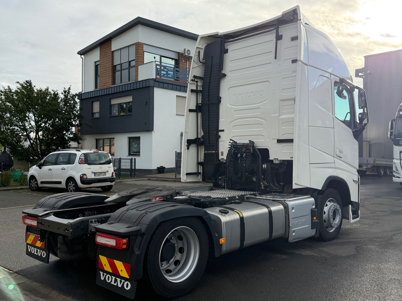 Volvo FH 460 Globetrotter XL, iSave, Lowdeck, Hub, E6 - Тягач: фото 4 Volvo FH 460 Globetrotter XL, iSave, Lowdeck, Hub, E6 - Тягач: фото 4