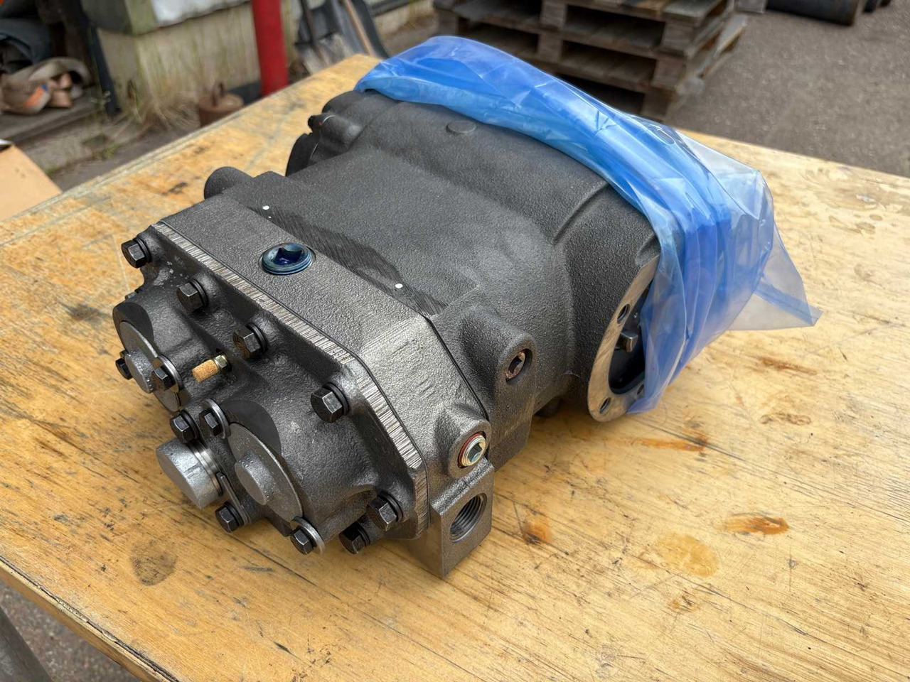 Air Dryer Compressor Cummins ST-676 - Компрессор кондиционера: фото 2 Air Dryer Compressor Cummins ST-676 - Компрессор кондиционера: фото 2