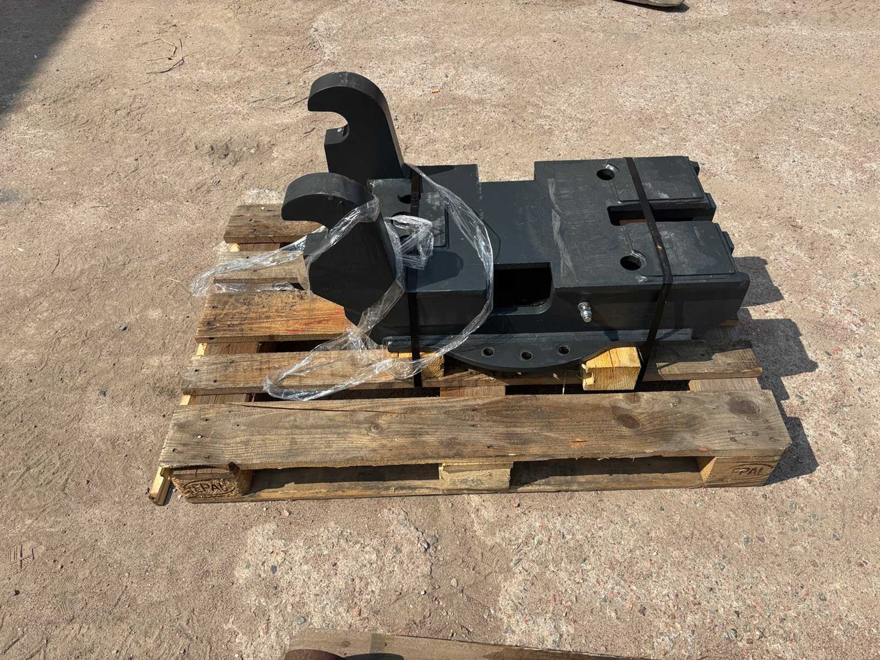 Hydraulically operated quick coupler MTP 10 - Сцепное устройство: фото 4 Hydraulically operated quick coupler MTP 10 - Сцепное устройство: фото 4