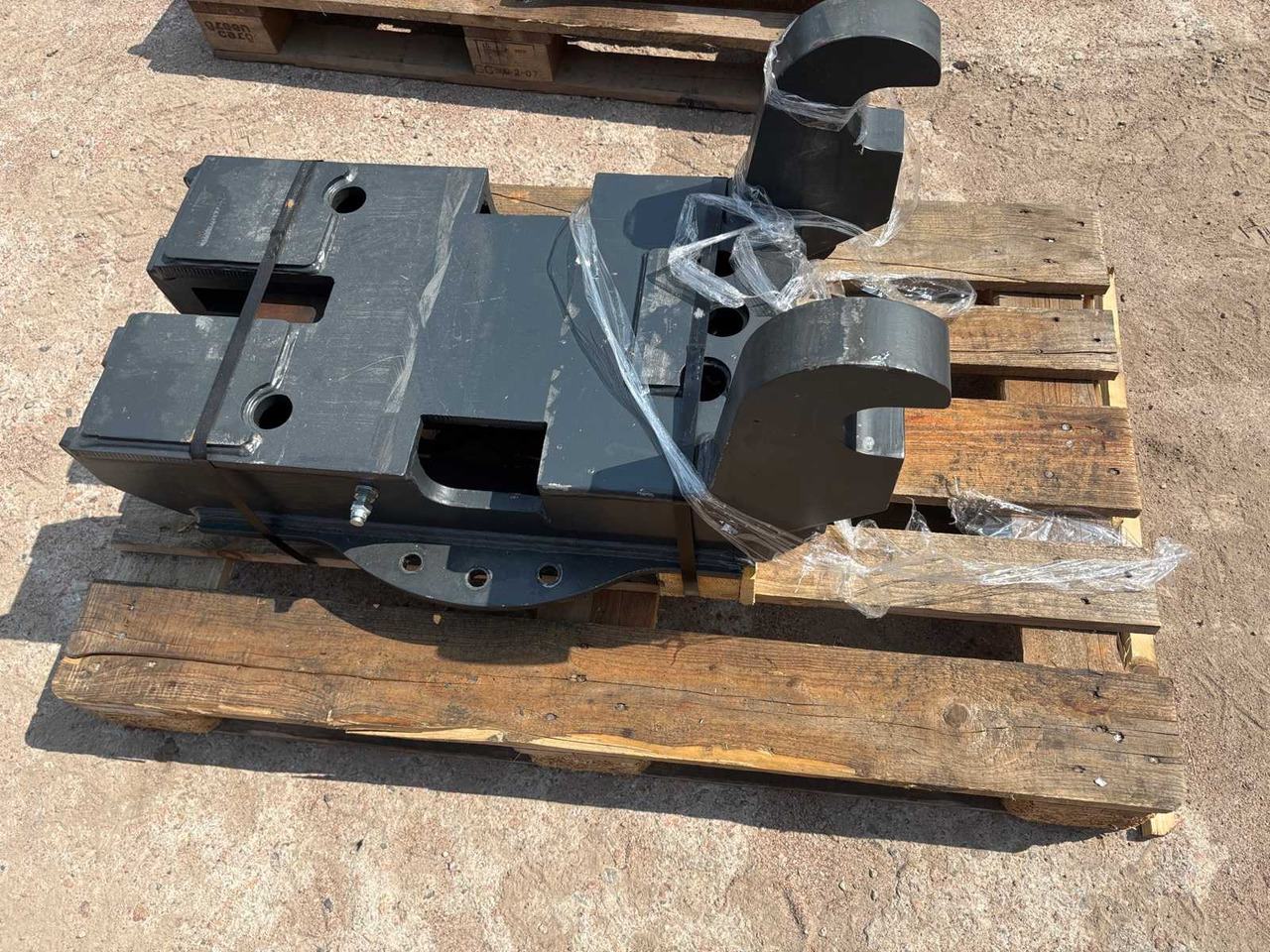 Hydraulically operated quick coupler MTP 10 - Сцепное устройство: фото 1 Hydraulically operated quick coupler MTP 10 - Сцепное устройство: фото 1