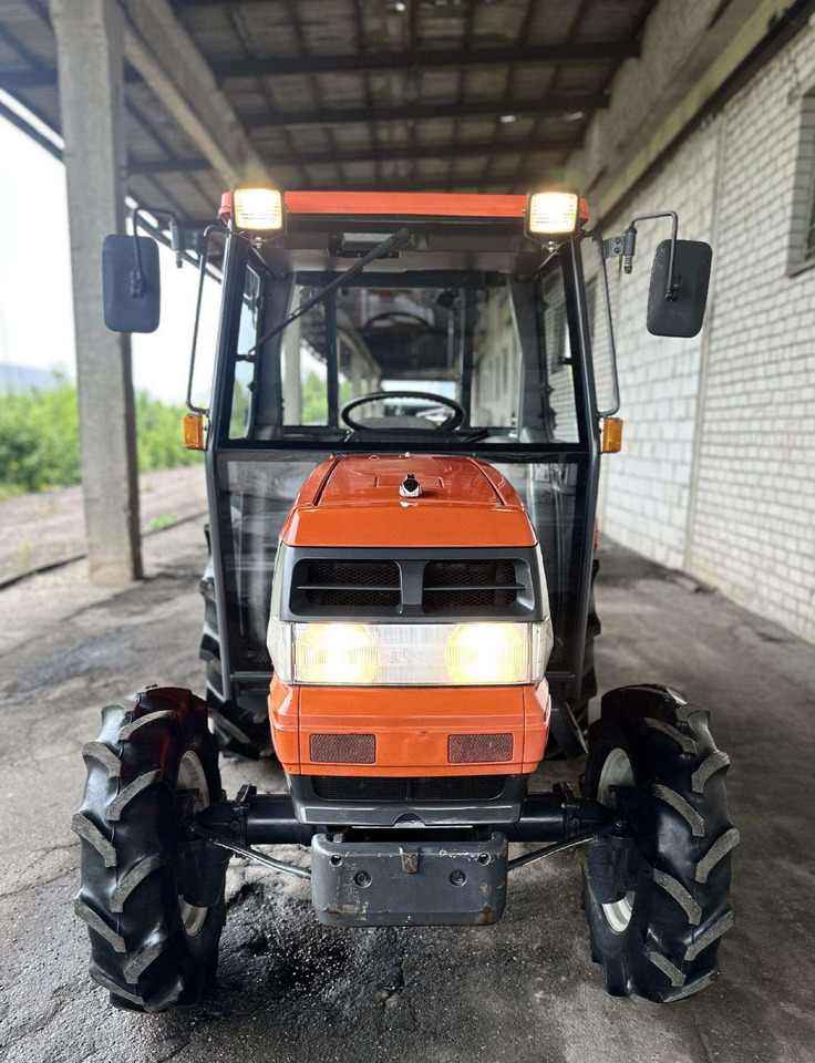 Kubota 320 - Трактор: фото 3 Kubota 320 - Трактор: фото 3