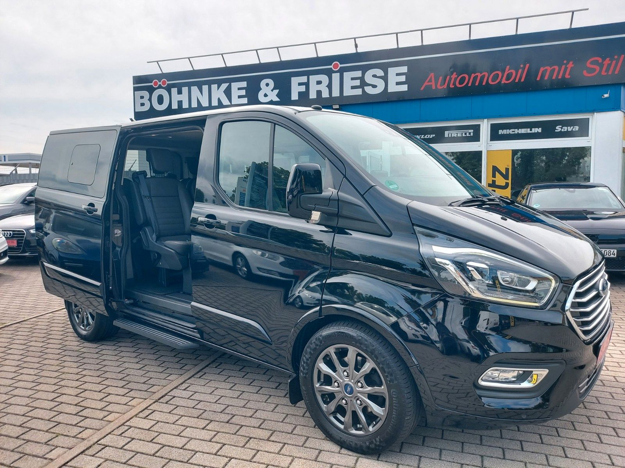 Ford Transit Tourneo Custom Kombi 310 L1 Titanium - Пассажирский фургон: фото 1 Ford Transit Tourneo Custom Kombi 310 L1 Titanium - Пассажирский фургон: фото 1
